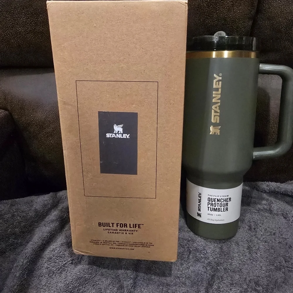 Stanley Olive Green and Gold Quencher ProTour Tumbler with Handle - Picture 2 of 2